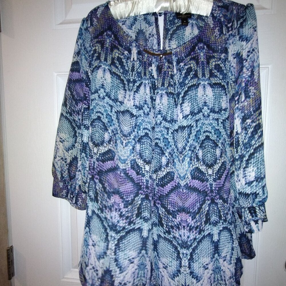 LADIES SHEER DRESSY BLOUSE WITH GOLD NECKLINE ACCENT